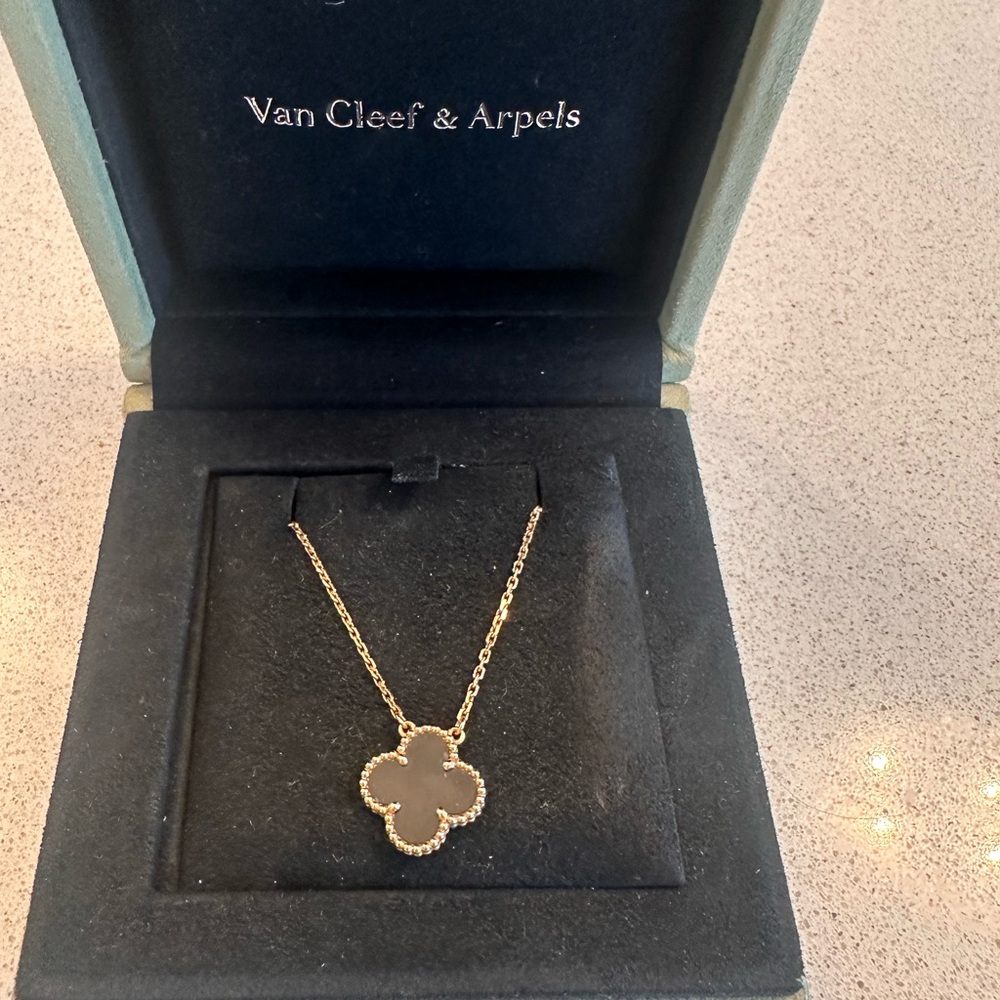 Van Cleef & Arpels Elegant Gold Clover Pendant